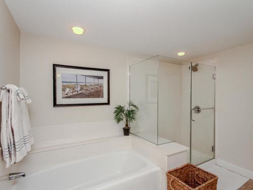 Ocean Palms 303