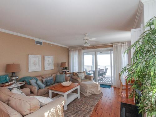Ocean Palms 303
