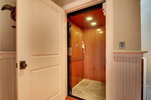 5 32nd Avenue