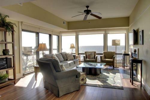 1102 Ocean Club