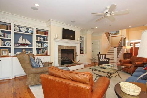 3008 Hartnett Boulevard Home