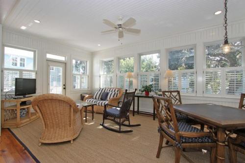 3008 Hartnett Boulevard Home