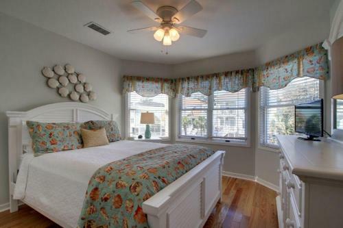 55 Pelican Bay