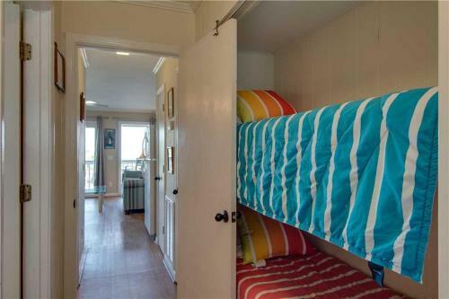 Sea Cabin 242-c