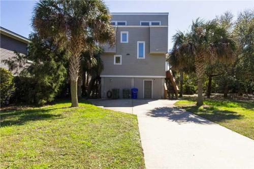 Carolina Boulevard 128