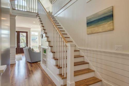12 54th Avenue