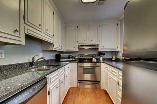 4 Twin Oaks Lane