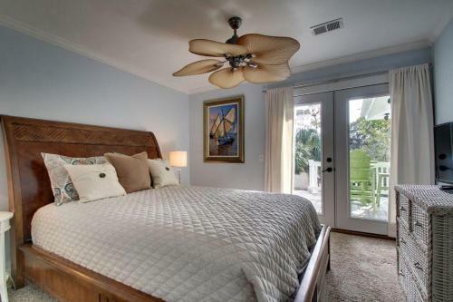 4 Twin Oaks Lane