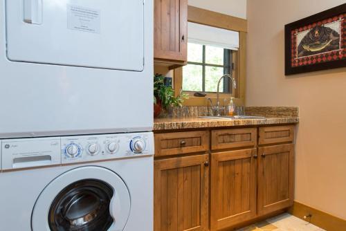 Moose Creek Cabin - Three Bedroom Home