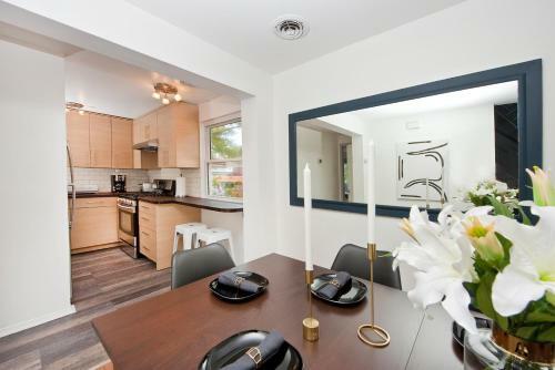 Four Bedroom/10bed, 2 Bath With Private Parking! 10 Minute To Manhattan.