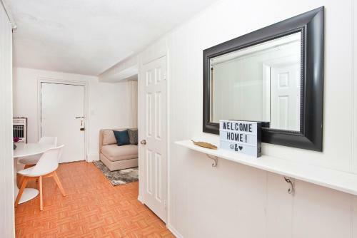 Four Bedroom/10bed, 2 Bath With Private Parking! 10 Minute To Manhattan.