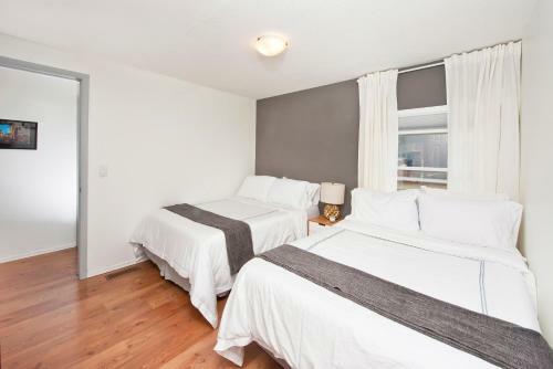 Four Bedroom/10bed, 2 Bath With Private Parking! 10 Minute To Manhattan.