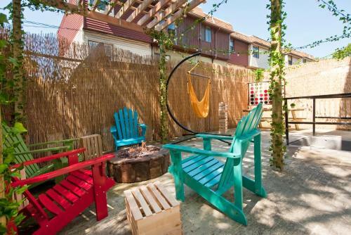Four Bedroom/10bed, 2 Bath With Private Parking! 10 Minute To Manhattan.