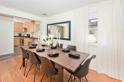 Four Bedroom/10bed, 2 Bath With Private Parking! 10 Minute To Manhattan.