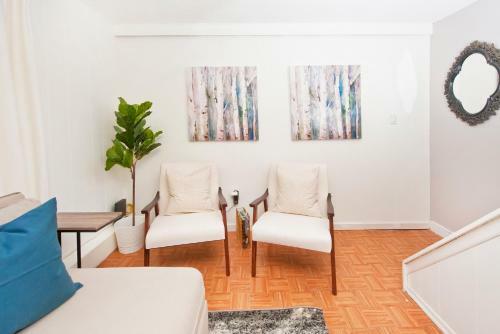 Four Bedroom/10bed, 2 Bath With Private Parking! 10 Minute To Manhattan.