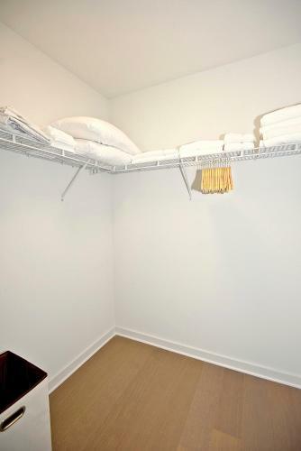Kasa Manhattan View Apartments