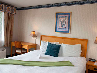 Hotel Bay Inn And Suites