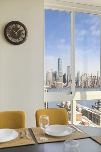 Apartamento Skyline Luxury Home Suites At Newport II