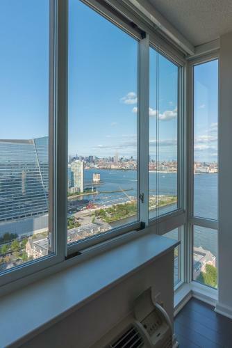 Apartamento Skyline Luxury Home Suites At Newport II