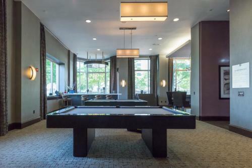 Apartamento Skyline Luxury Home Suites At Newport II