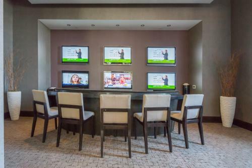 Apartamento Skyline Luxury Home Suites At Newport II