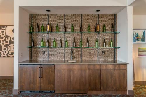 Apartamento Skyline Luxury Home Suites At Newport II