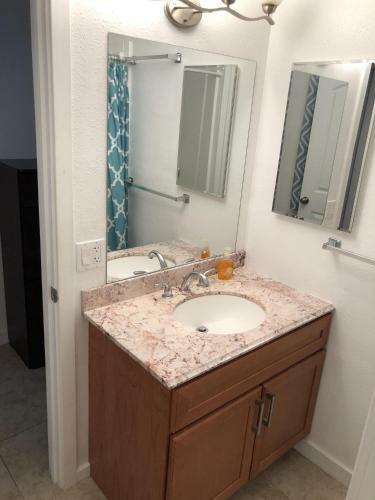 (v12) 341 Hualani St