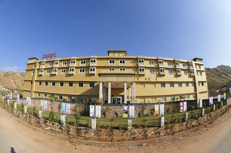 Hotel Cambay Spa & Resort