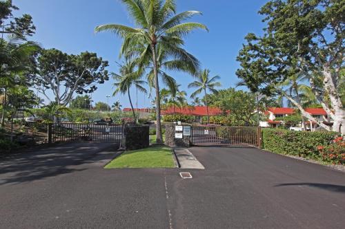 Kona Surf & Racquet Club 4-204