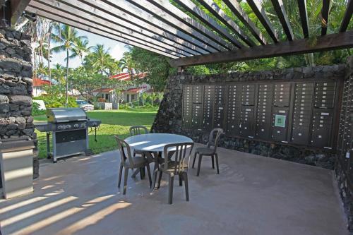 Kona Surf & Racquet Club 4-204