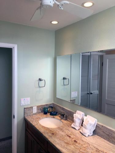 Kona Surf & Racquet Club 4-204