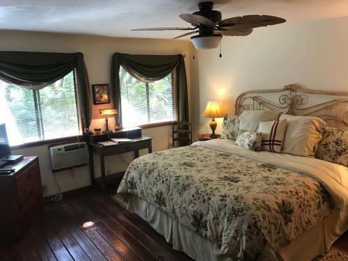 Bed & Breakfast Hale Maluhia Country Inn