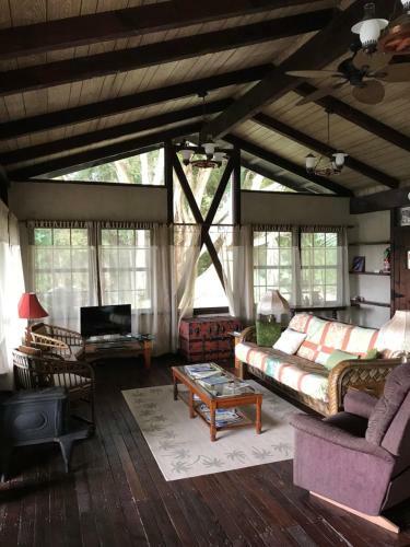 Bed & Breakfast Hale Maluhia Country Inn