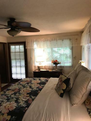Bed & Breakfast Hale Maluhia Country Inn