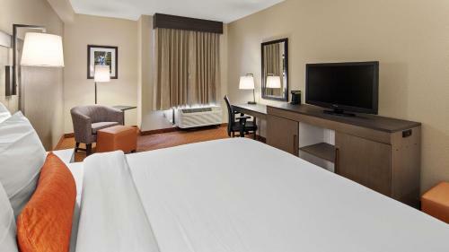 Best Western Plus Kendall Hotel & Suites