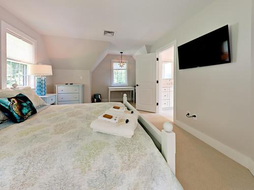 2 Woodlawn Ave House