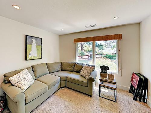 399 Treehaven Ln Home