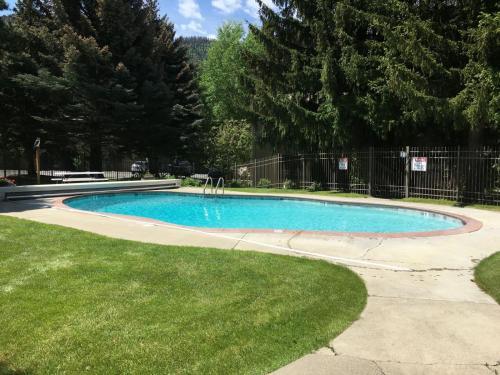 Sun Valley Condo 153