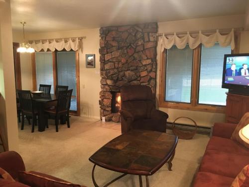 Sun Valley Condo 153