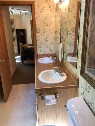 Hot Water Inn & Hostel