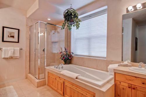 River Ridge Townhomes West Ketchum, Walk To Town