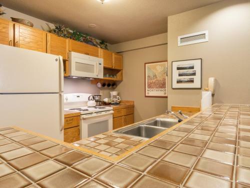 Apartamento Liftside Condominiums 203