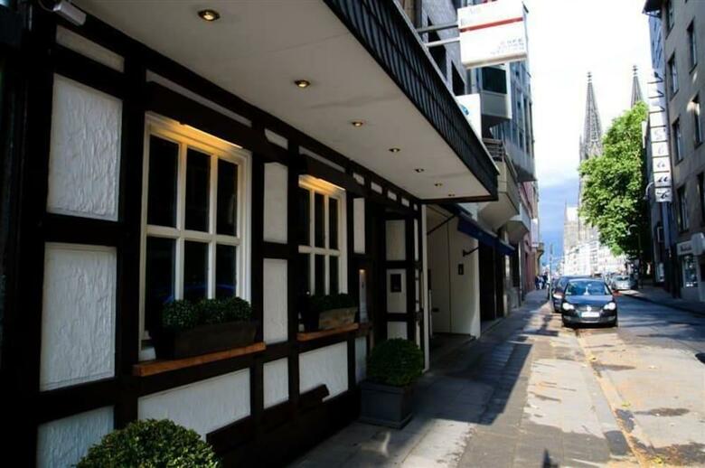 Dom Hotel Am R�merbrunnen