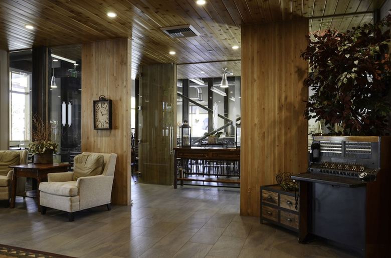 Hotel 49'er Inn & Suites