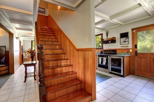 Halama Hale - Four Bedroom Home