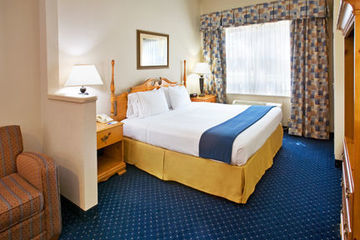 Holiday Inn Express Hotel & Suites