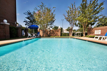 Holiday Inn Express Hotel & Suites