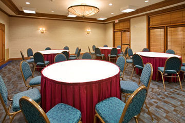 Holiday Inn Express Hotel & Suites