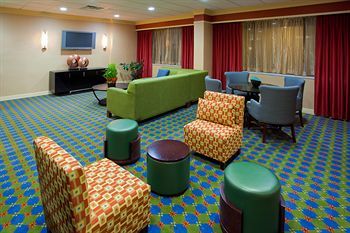 Holiday Inn Express Hotel & Suites