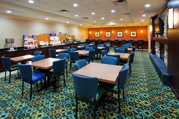 Holiday Inn Express Hotel & Suites